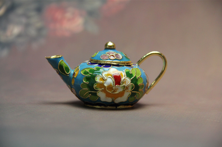 Imperial Peking Cloisonné Teapot – 24K Gold-Body Miniature Masterpiece