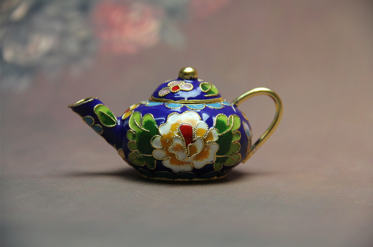 Imperial Peking Cloisonné Teapot – 24K Gold-Body Miniature Masterpiece