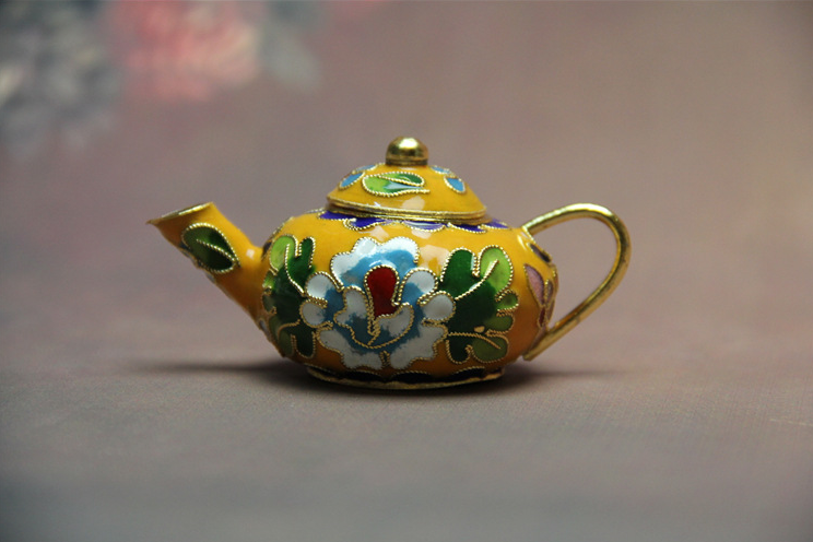 Imperial Peking Cloisonné Teapot – 24K Gold-Body Miniature Masterpiece