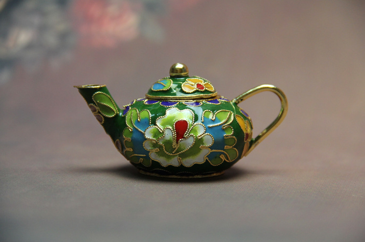 Imperial Peking Cloisonné Teapot – 24K Gold-Body Miniature Masterpiece