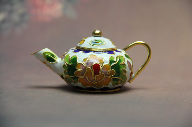 Imperial Peking Cloisonné Teapot – 24K Gold-Body Miniature Masterpiece