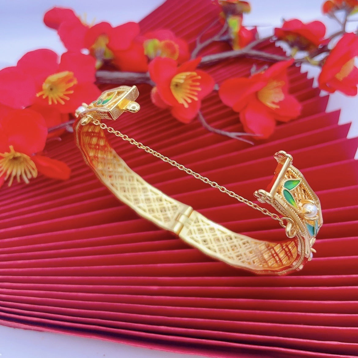 Imperial Cloisonné Bamboo Leaf Bracelet – Gold-Plated Elegance